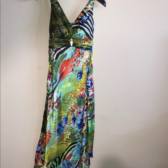 Beautiful ONYX Tropical Print Gown - Picture 2 of 9